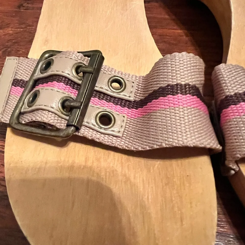 Old Navy wedge sandals, size 6